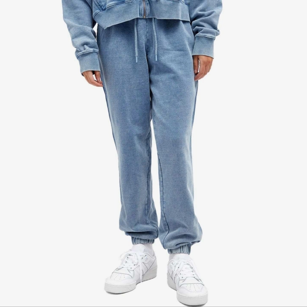 Good American JEANIUS SWEATPANTS Light Blue Washed